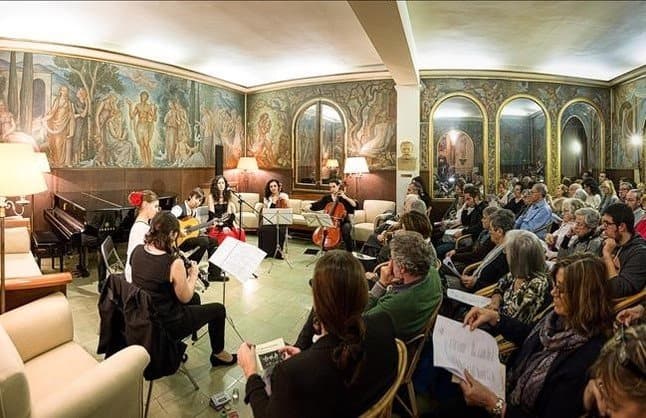 Barcelona 08 01 2016 Presentacio Cicle d Hivern de Musica en la intimitat Sala Vila Arrufat Casa Bartomeu Jardi dels Tarongers Pedralbes Concert del Sextet Evoeh El sextet Evoeh format per veu guitarra oboe violi viola i violoncel presenta el nou disc El poeta del viento homenatge al poeta Leon Felipe Foto Robert Ramos